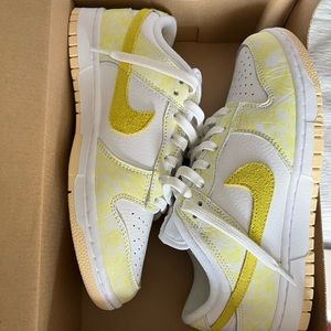 nike yellow strike dunks womens 8 mens 6.5